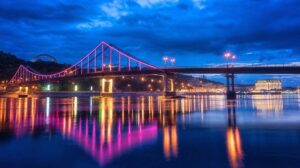 Скільки мостів через Дніпро в Києві