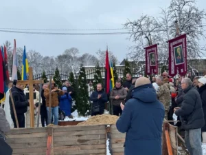 Син Лесика Турка відвідав могилу батька та вшанував Кузьменка