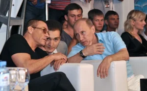 Жан-Клод Ван Дамм поруч із Володимиром Путіним на яхті