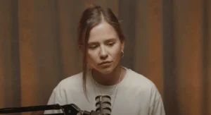 Катерина Мотрич, вдова Юрія Феліпенка, ділиться болем утрати за мікрофоном
