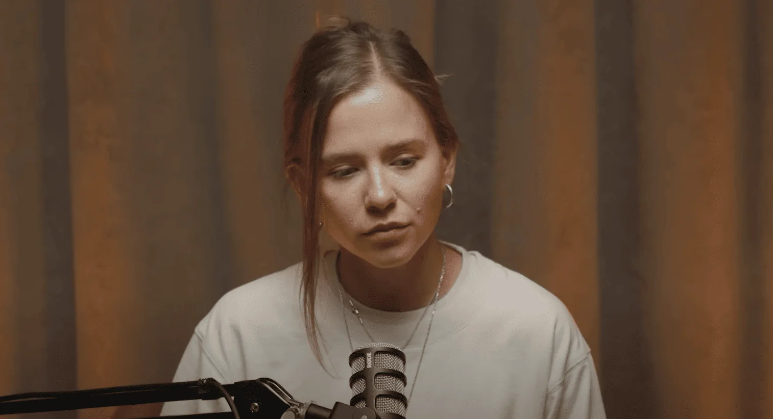 Катерина Мотрич, вдова Юрія Феліпенка, ділиться болем утрати за мікрофоном