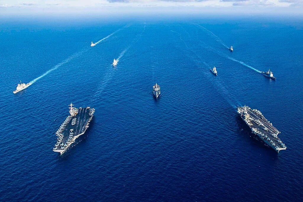 Авианосцы США класса Nimitz с сопровождением направляются на Ближний Восток