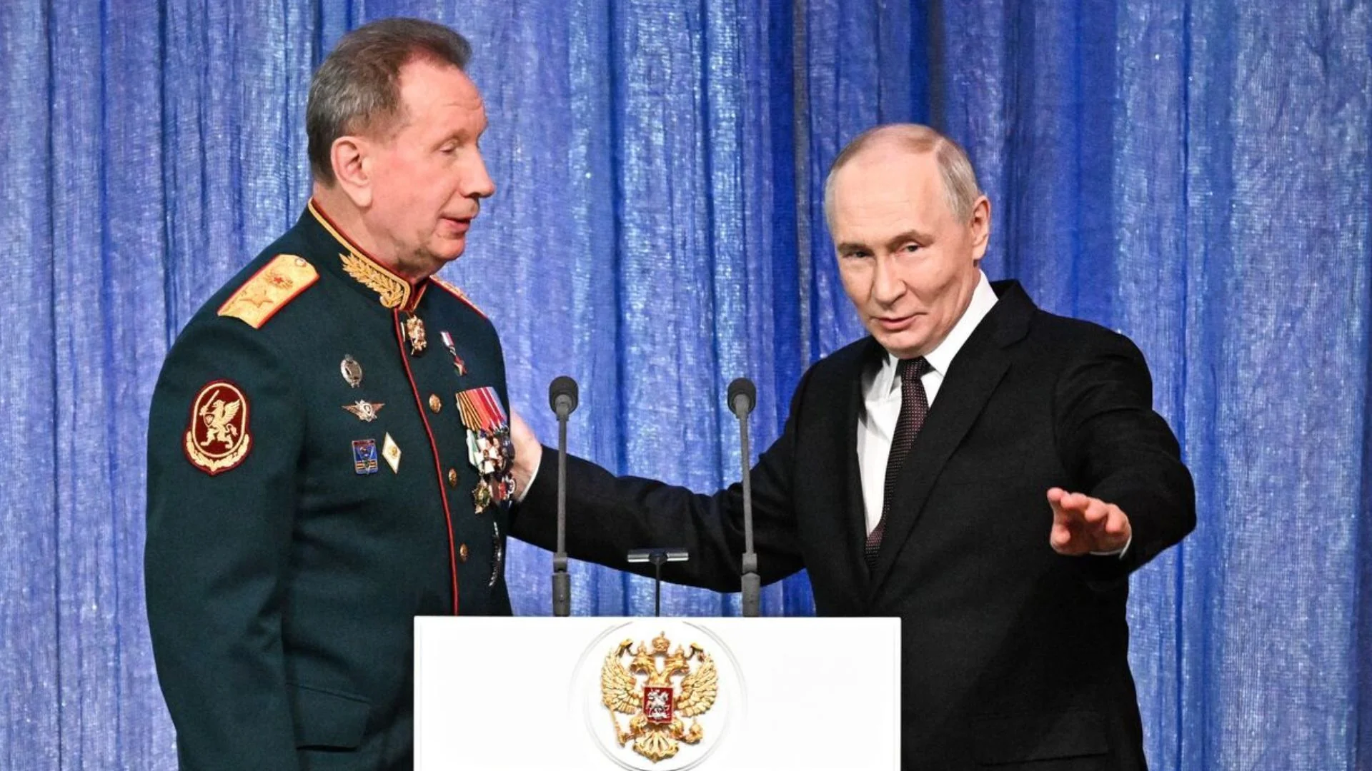 Володимир Путін і Сергій Шойгу оголошують Кремлем дедлайн для України щодо Донбасу