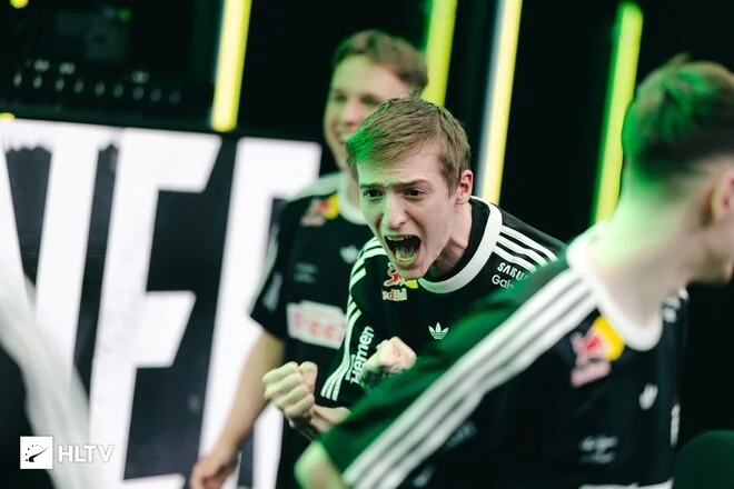Гравці FUT, колишні NAVI Junior, святкують перемогу у півфіналі PGL Bucharest 2026
