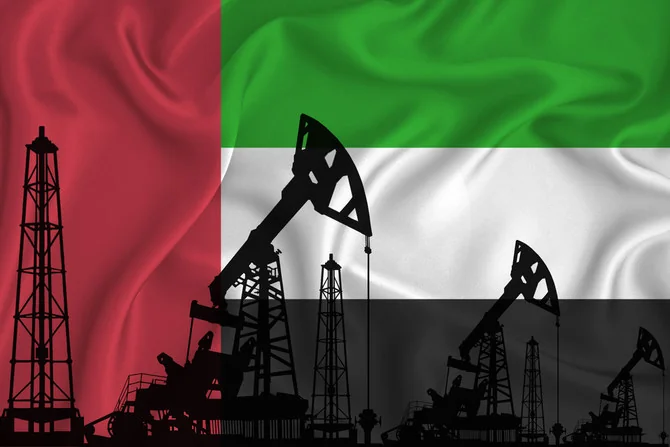 Силуети нафтогонів на прапорі ОАЕ на тлі ослаблення ОПЕК