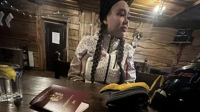 Африканка Нія з марокканським паспортом у деревяній хаті російського полону Алабуги
