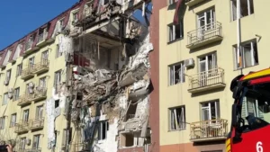 ППО Росії пошкодила будинок в Єкатеринбурзі під час атаки дронів