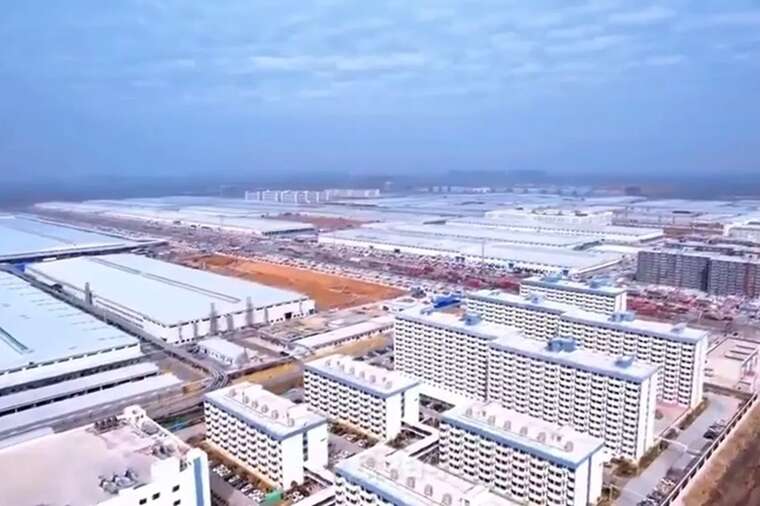 Аерознімок заводу BYD у Бразилії з бараками для працівників у скандалі рабства