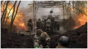 Українські воїни ведуть бій на фронті проти російських планів війни до 2026
