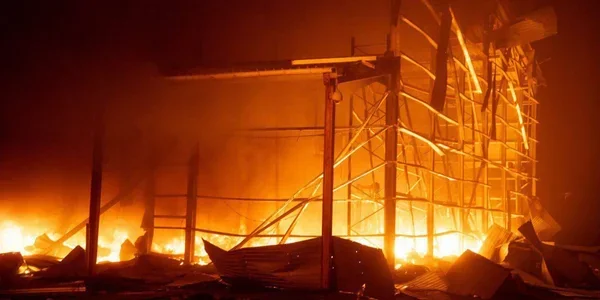 Пожежа на критичній інфраструктурі Одеси від удару «Шахедів» вночі