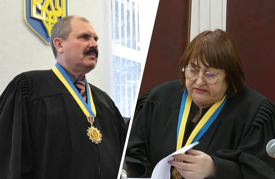 Судді в мантіях з українськими емблемами під час апеляції Гераскевича проти МОК