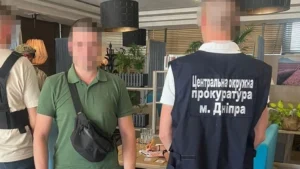 Затримання в Дніпрі організатора незаконного перетину кордону співробітниками прокуратури.