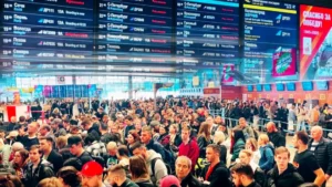 Дрони паралізували аеропорти Москви, Петербурга та інших міст РФ
