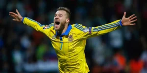 Андрей Ярмоленко празднует гол в форме сборной Украины на пороге рекорда Шевченко