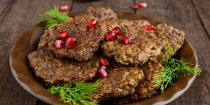 Котлети з печінки свинячої рецепт: соковиті січеники для всієї родини