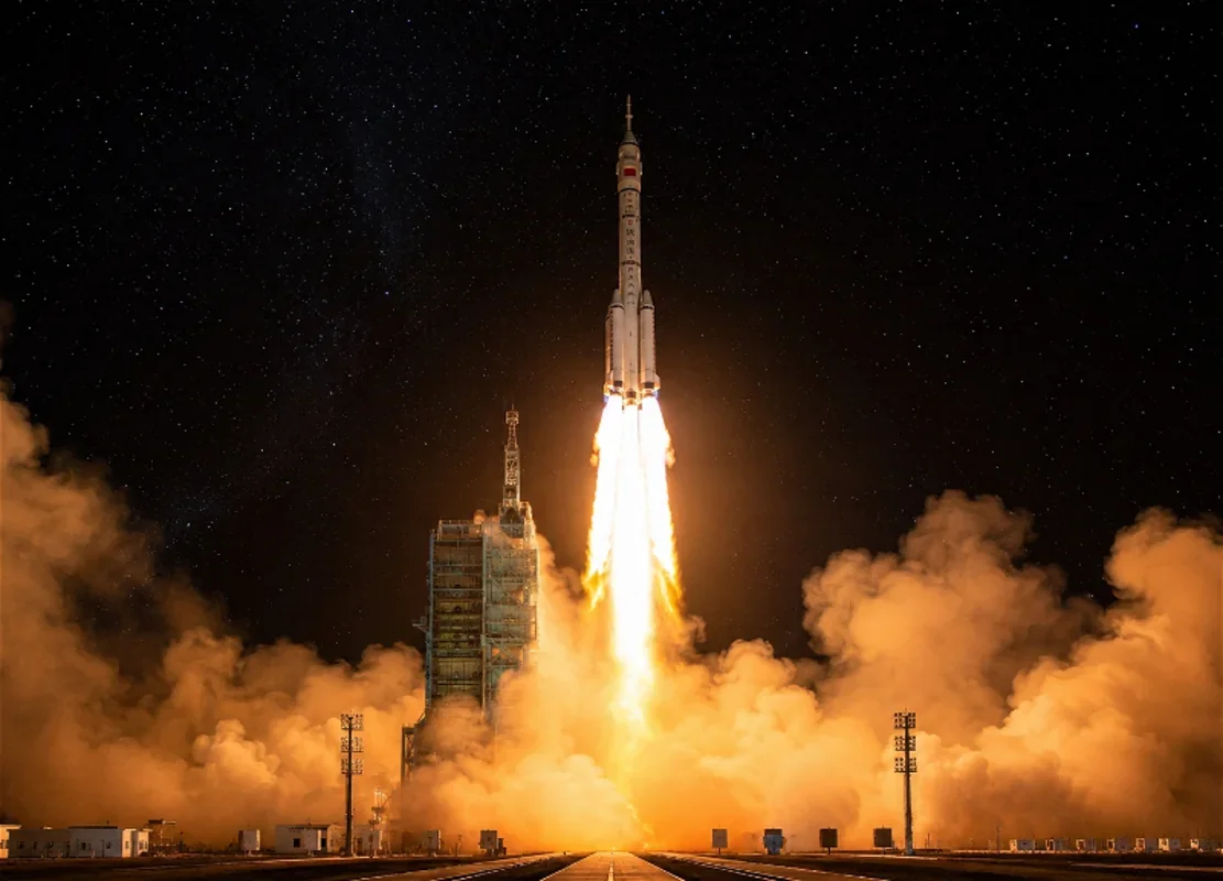 Запуск ракети Чанчжен-2F Y23 місії Шеньчжоу-23 з космодрому Цзюцюань