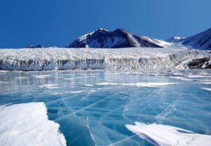 Льодовиковий покрив Антарктиди становить крижану серцевину планети
