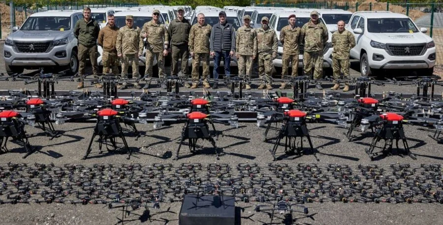 Військові України та НАТО з рядами дронів і позашляховиками на воркшопі Defence Builder