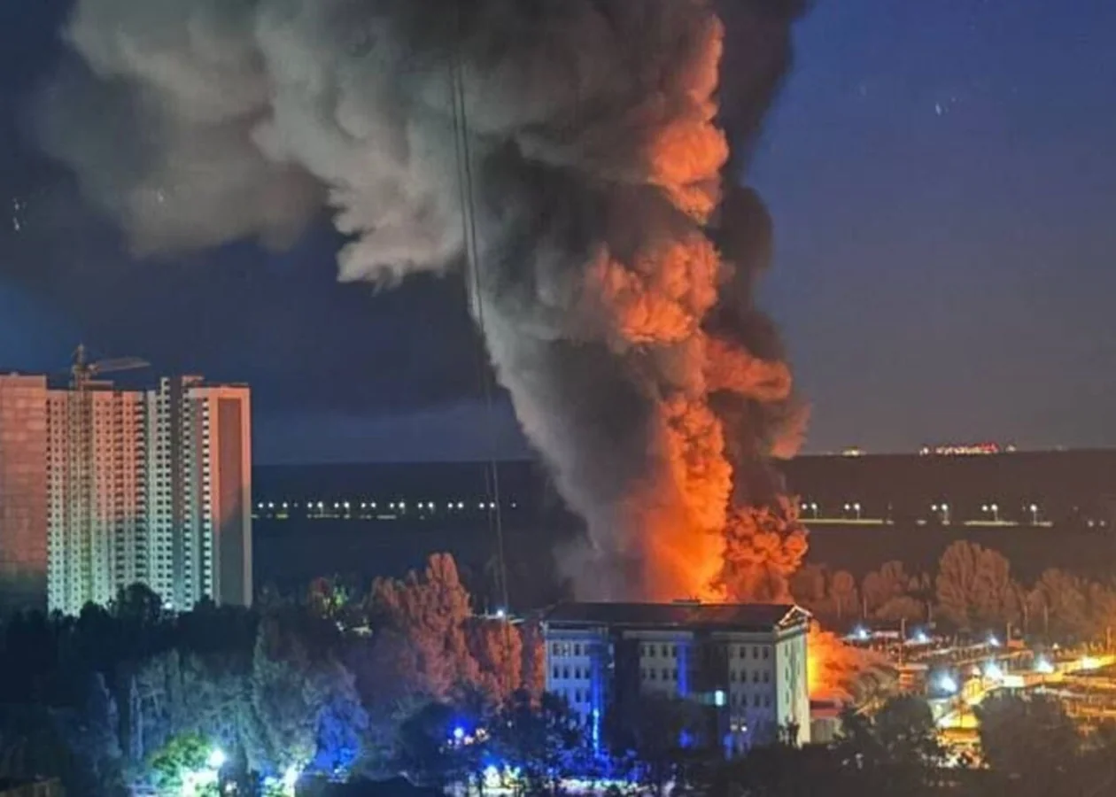 Пожар от обстрела в Броварском районе Киевщины ночью