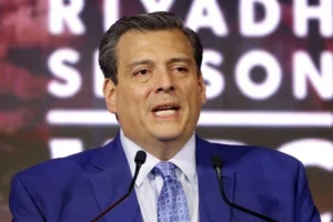 Президент WBC Маурісіо Сулейман коментує рішення рефері після бою Усика