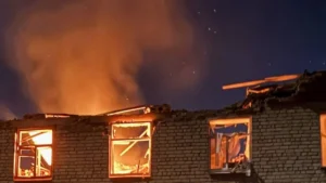 Пожежа на домоволодінні в Сумщині після російського удару