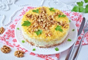 Салат з ананасів і курки: класичний рецепт та секрети ідеального смаку