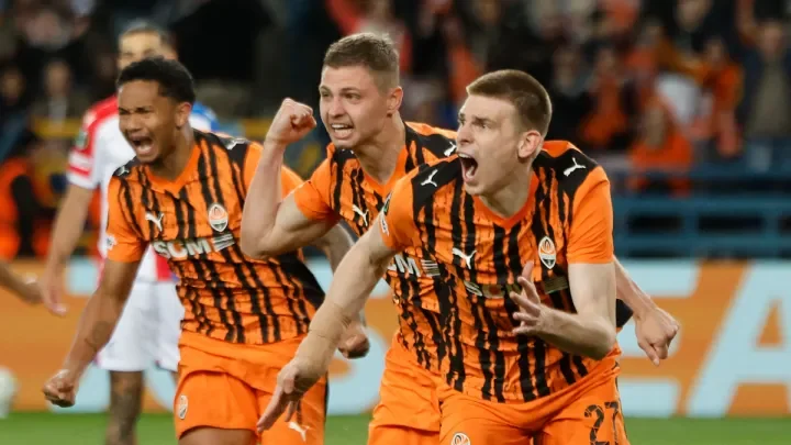 Игроки Шахтера празднуют гол в матче УПЛ