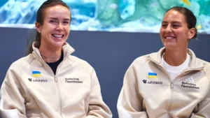 Еліна Світоліна та Марта Костюк у куртках Svitolina Foundation на Roland Garros
