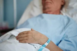 Чи чує людина в комі: наукові факти та реалії сприйняття звуків