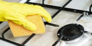 Чим відмити застарілий жир на кухні