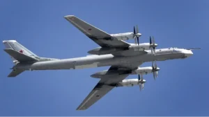 Противолодочный самолет Ту-142, два из которых уничтожили дроны ВСУ