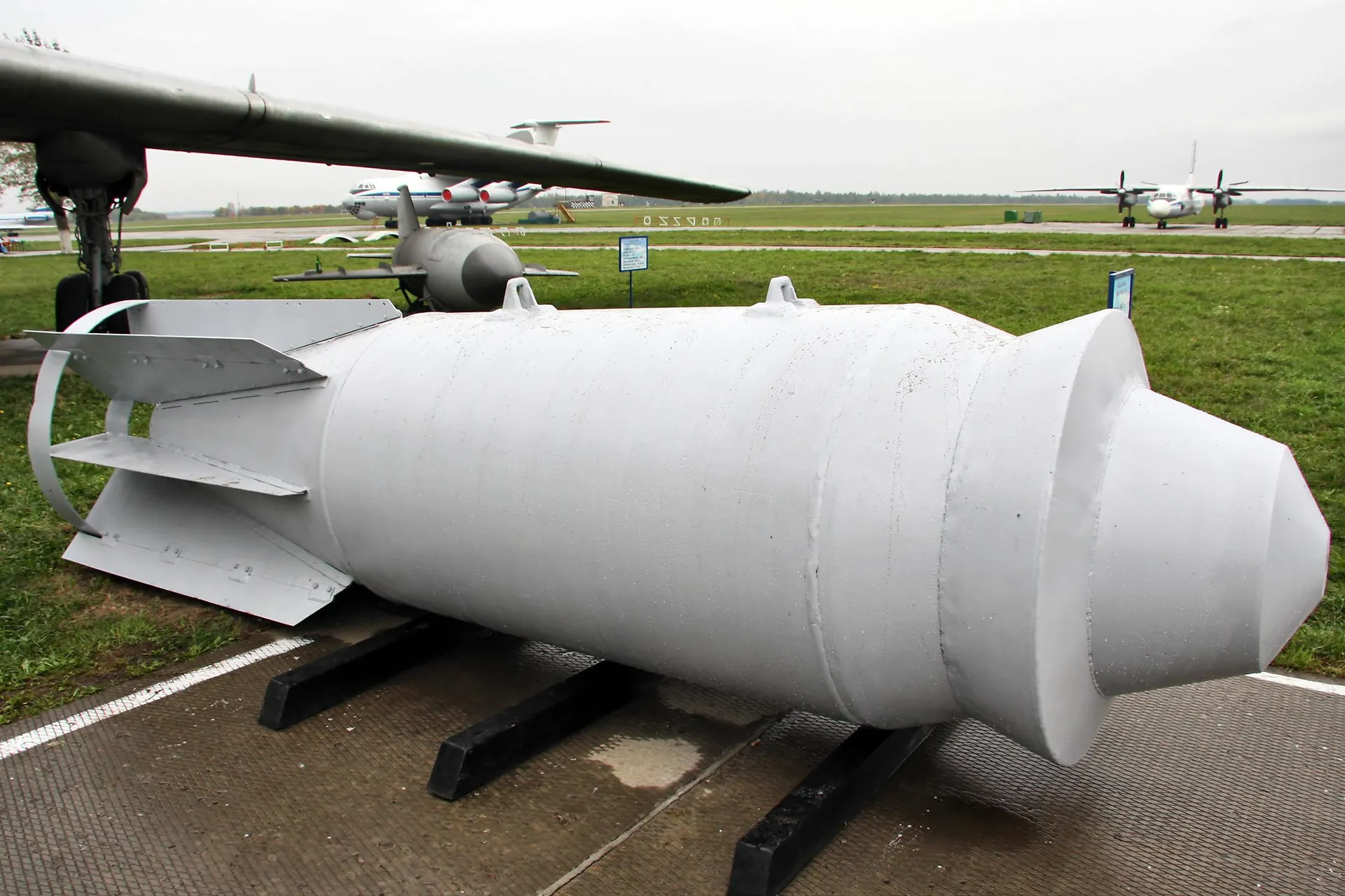 alt