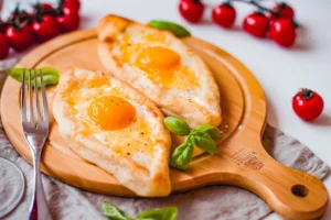 Хачапурі по аджарськи: класичний рецепт легендарного човника