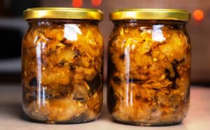 Мариновані баклажани з часником: соковита закуска з глибоким ароматом