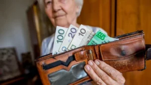 Мінімальна пенсія в Польщі: повний розбір умов, розмірів та особливостей для українців у 2026 році