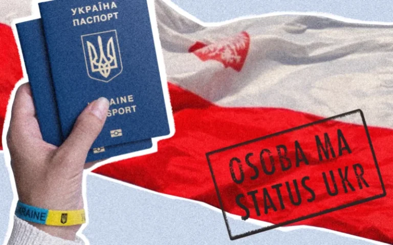 Украинские паспорты на фоне флага Польши со штампом OSOBA MA STATUS UKR