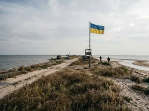 Флаг Украины на Кинбурнской косе после отступления оккупантов