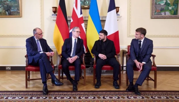 Лідери Стармер, Мерц, Зеленський та Макрон на саміті підтримки України
