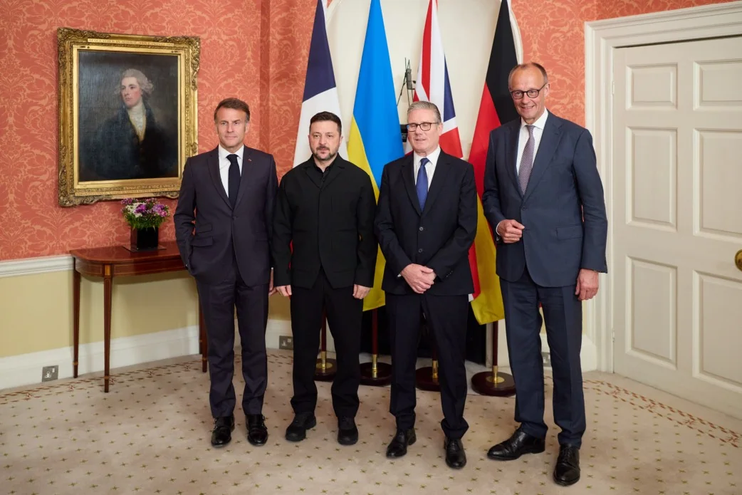 Лидеры Стармер, Макрон, Мерц и Зеленский на саммите в Британии