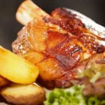 Как приготовить рульку: секреты сочного мяса и хрустящей корочки