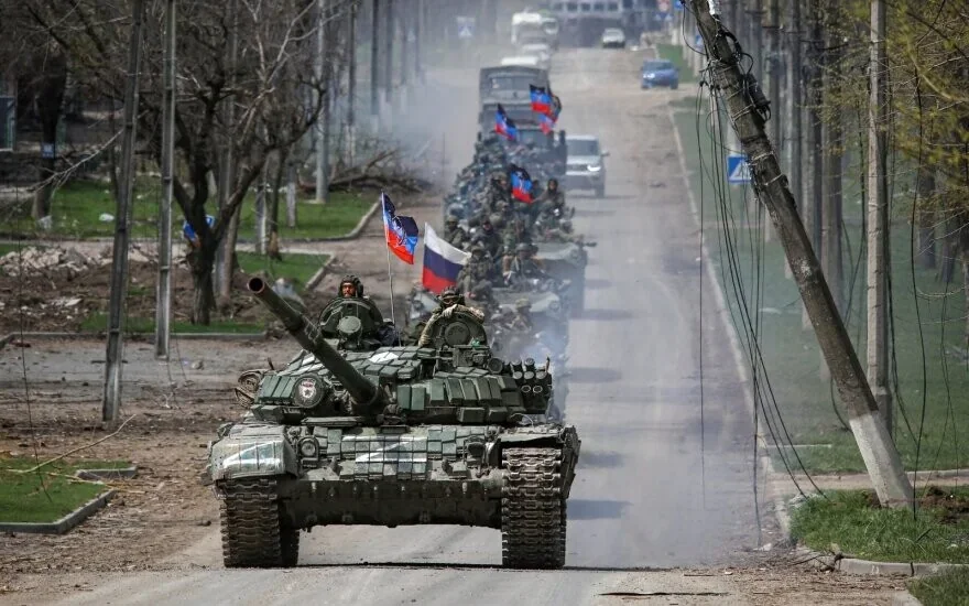 Россияне наступают на Славянск: почему активизировались у Лимана Российская танковая колонна наступает на Лиман в Донецкой области