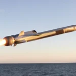 Норвежская противокорабельная ракета NSM в полёте над морем