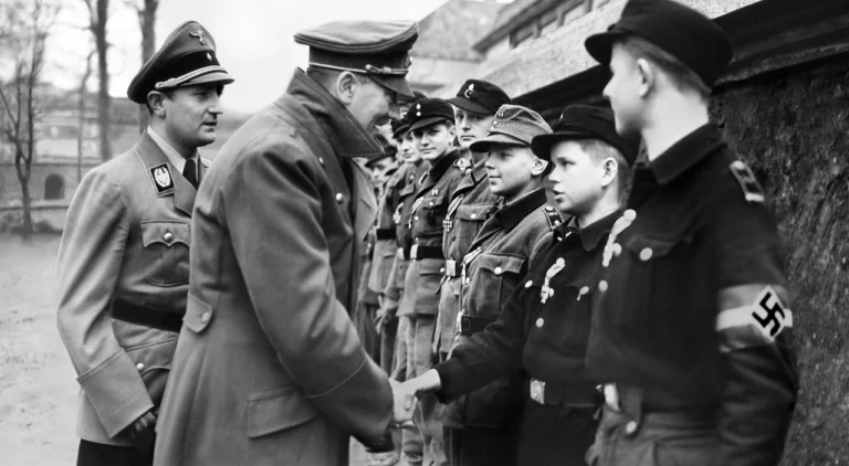 Як помер Гітлер: детальна хроніка самогубства 30 квітня 1945
