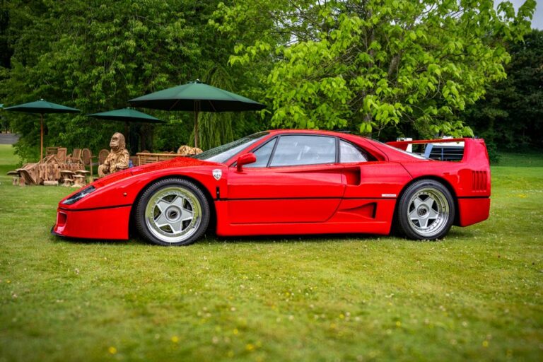 Льюїс Гамільтон купив Ferrari F40 — авто своєї дитячої мрії