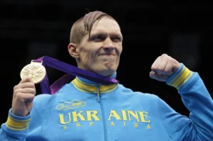 Усик здав три пояси: за рішенням стоять $14 млн